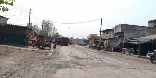 सक्ती:- रंग लाया हिन्देश एजुकेशन हेल्थ एण्ड वेलफेयर फाउण्डेशन के अध्यक्ष सुनिल कुमार बर्मन का मेहनत..वाहन चालको एवं वाहन मे सवार लोगो के लिए नुकसानदायक साबित होने वाला अधिक ऊंचाई का भदरी चौक फगुरम मे बनाए गए ब्रेकरो को कलेक्टर एवं एसपी को पत्र लिखे जाने के पश्चात् तत्काल तोड कर की गयी समतल..वाहन चालको एवं वाहन मे सवार लोगो को अधिक ऊंचाई का ब्रेकरो से होने वाला नुकसान से मिली राहत…