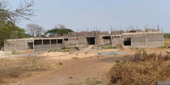 मालखरौदा-सक्ती:- स्वामी आत्मानंद स्कूल अडभार भवन निर्माण कार्य मे की जा रही गुणवत्ता का अनदेखी..निर्माण कार्य स्थल पर नागरीक सूचना पटल एवं एस्टीमेट(प्राक्कलन) पटल गायब..ठेकेदार एवं सम्बंधित इंजीनियर नही नजर आते निर्माण कार्य स्थल पर..मजदूरो के भरोसे करवाया जा रहा करोडो रुपए का स्कूल भवन निर्माण कार्य..हिन्देश एजुकेशन हेल्थ एण्ड वेलफेयर फाउण्डेशन के अध्यक्ष सुनिल कुमार बर्मन ने निर्माणाधीन स्कूल भवन का गुणवत्ता तकनीकी जांच करवा कर नियमानुसार उचित कार्यवाही करने कलेक्टर को लिखा पत्र…