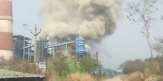 डभरा-सक्ती:- 20 कर्मचारियों का मौत एवं 14 कर्मचारियों का गंभीर रुप से घायल होने के मामला में वेदांता लिमिटेड छत्तीसगढ़ थर्मल पॉवर प्लांट सिंघीतराई का चेयरमैन अनिल अग्रवाल एवं प्लांट हेड देवेन्द्र पटेल सहित अन्य के खिलाफ बीएनएस की धारा 106, 289,3-5 के तहत् अपराध पंजीबद्ध किए जाने का मामला में सबूत साक्ष्यो के मिटने एवं मामला का कमजोर पडने के संभावना को दूर करते हुए विवेचना मे तेजी लाने त्वरित उदाहरण पेश होने वाला कड़ी से कडी कार्यवाही करने हिन्देश एजुकेशन हेल्थ एण्ड वेलफेयर फाउण्डेशन के अध्यक्ष सुनिल कुमार बर्मन ने कलेक्टर एवं एसपी को लिखा पत्र…