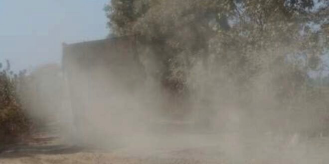 मालखरौदा-सक्ती:- सतगढ पहुंच मार्ग के समीप स्थित संचालित क्रेशर उद्योग एवं पत्थर खदान का संचालको के व्दारा पर्यावरण नियम का अनदेखी किए जाने से राहगीर क्रेशर एवं पत्थर खदान से निकलने वाला धूल से परेशान..क्रेशर एवं पत्थर खदान मे आवश्यकतानुसार नही की जा रही पानी का छिडकाव..पौधे लगाने भी कोई ध्यान नही..राहगीरो को क्रेशर एवं पत्थर खदान का धूल से होने वाला परेशानियो को दूर करवाने नियमानुसार उचित कार्यवाही करने हिन्देश एजुकेशन हेल्थ एण्ड वेलफेयर फाउण्डेशन के अध्यक्ष सुनिल कुमार बर्मन ने कलेक्टर एवं एसडीएम को लिखा पत्र…