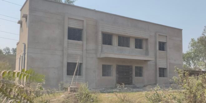 मालखरौदा-सक्ती:- निर्माणाधीन अडभार पुलिस चौकी भवन निर्माण कार्य स्थल से नागरीक सूचना पटल एवं एस्टीमेट(प्राक्कलन) गायब..निर्माण कार्य मे गुणवत्ता का नही रखा जा रहा ख्याल..निर्माण कार्य स्थल मे नजर नही आते ठेकेदार..मामला का जांच करवा कर निर्माण कार्य मे नियम का अनदेखी किए जांच मे पाए जाने पर ठेकेदार के खिलाफ नियमानुसार उचित कार्यवाही करने हिन्देश एजुकेशन हेल्थ एण्ड वेलफेयर फाउण्डेशन के अध्यक्ष सुनिल कुमार बर्मन ने कलेक्टर एवं एसपी को लिखा पत्र…